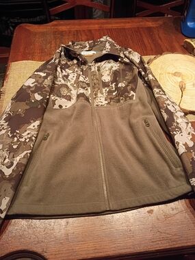 Magellan Outdoors Olive Green Camo Softshell Jacket